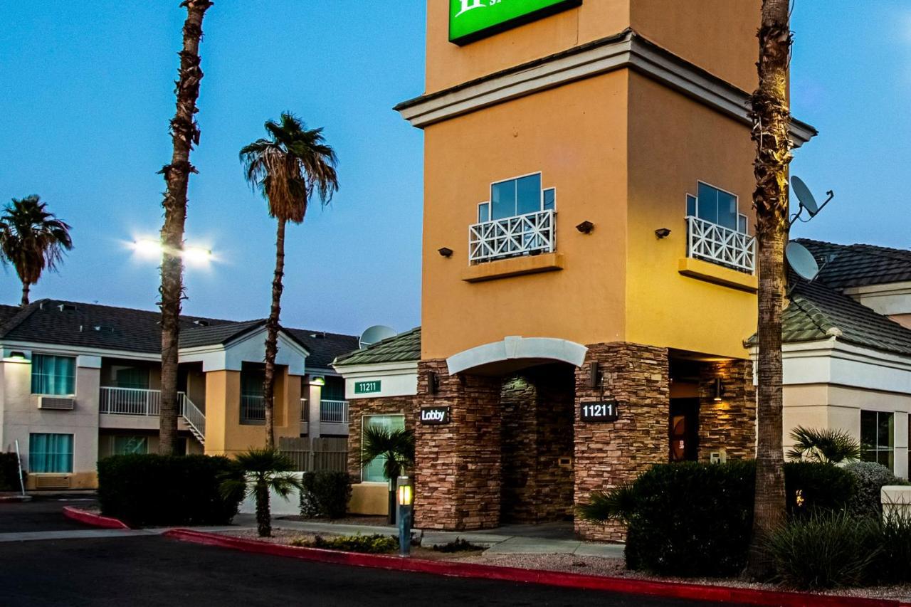 Hometowne Studios By Red Roof Phoenix - Black Canyon Highway Exterior foto